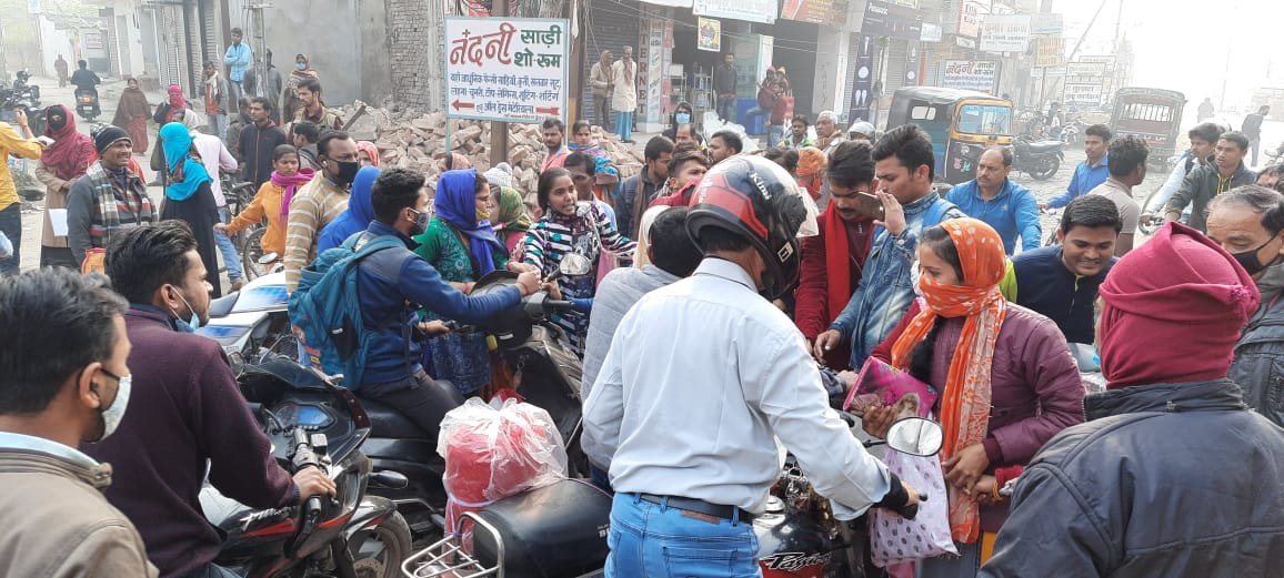 एमडीडीएम कॉलेज की छात्राओं ने किया हंगामा परीक्षा रद्द होने की सूचना नहीं देने पर भड़की छात्राएं