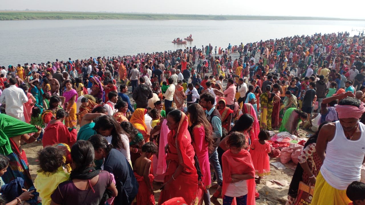 माघी पूर्णिमा के दिन भगवान विष्णु गंगा में निवास करते हैं, लाखों लोगों ने लगाई डुबकी, आइए जानें महत्व