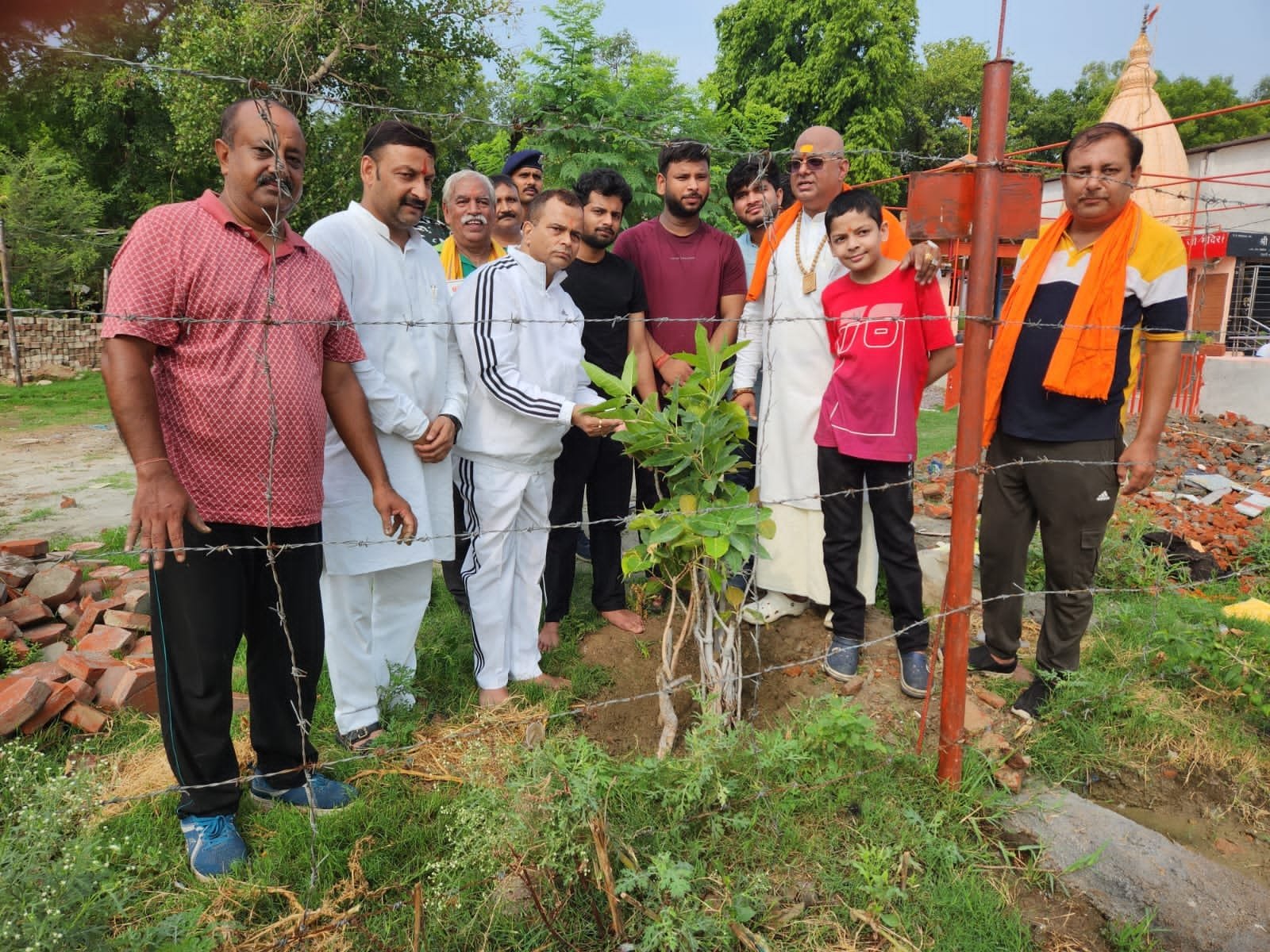 आदि गंगा मां गोमती स्वच्छता अभियान हुआ प्रारंभ, सीआरपीएफ के डीआईजी सुनील कुमार हुए शामिल