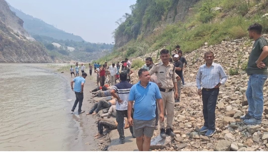 बदरीनाथ हाईवे पर हादसे में 10 यात्रियों की मौत